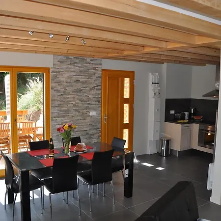 Le La Cigogne Et Le Chamois Holiday home